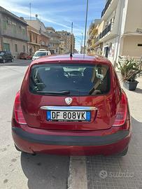 Lancia y