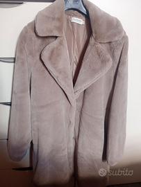 Giaccone  pelliccia  in ecopelle colore chiaro