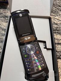 Motorola RAZR2 v9 nuovo mai usato con scatola