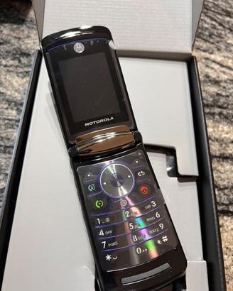 Motorola RAZR2 v9 nuovo mai usato con scatola