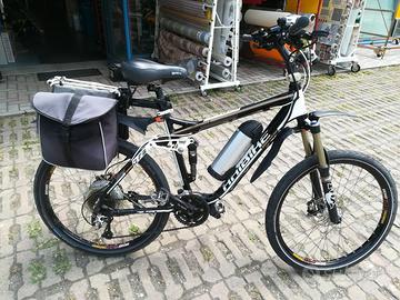 Mountain bike elettrica  bi-ammortizzata