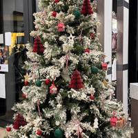 Albero di Natale innevato