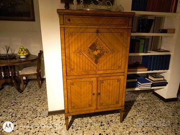Mobile bar intarsiato