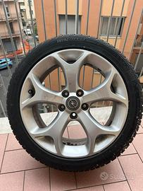 cerchi corsa OPC 17” di serie + gomme invernali