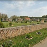 Terreno vicino al mare con piccolo deposito