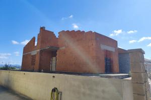 Terreno con casa indipendente da ultimare