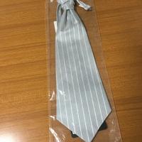 Cravatta/Tie Grigio perla con rigo bianco.