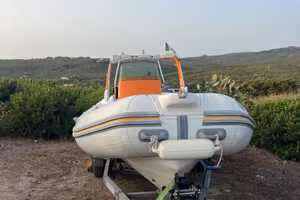 BAT 5.90 + EVINRUDE 150 CV +YAMAHA 8 CV +CARRELLOc