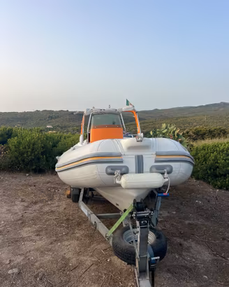 BAT 5.90 + EVINRUDE 150 CV +YAMAHA 8 CV +CARRELLOc