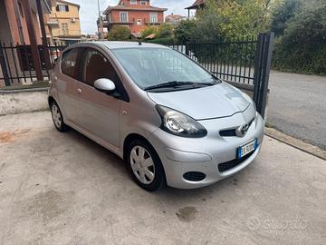 Toyota Aygo 1.0 12V VVT-i 5 porte Sol Connect MMT