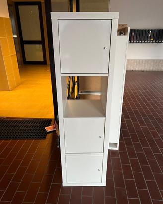 Scaffale Ikea con 3 ante