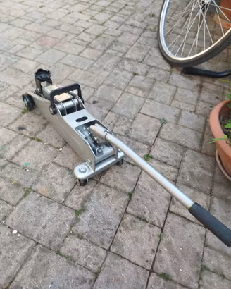 cric idraulico e cavalletti 