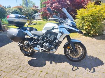 Moto Benelli TRK 502