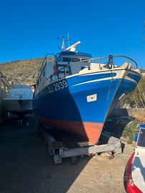 Barca da pesca con licenza a strascico