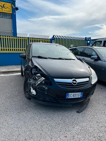 Opel corsa 1.3 cdti ecoflex incidentata