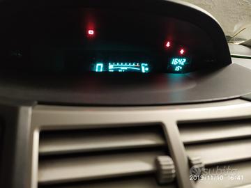 Toyota Yaris riparazione orologio digitale