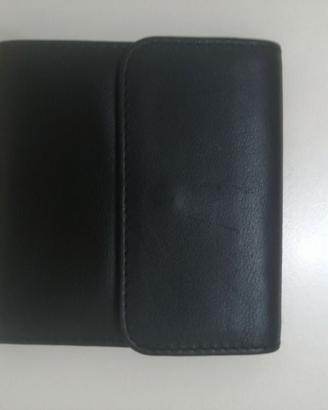 Portafoglio in pelle nera con portamonete