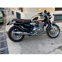 Triumph 900