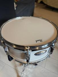 Rullante Pearl Decade Maple con supporto.