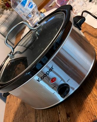 Slow cooker