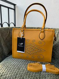 ✨ Eleganza e carattere in una sola borsa! ✨