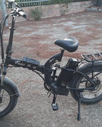 FAT E-bike pieghevole con batteria estraibile