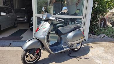 COME NUOVA Piaggio Vespa 300 GTS - S SPORT