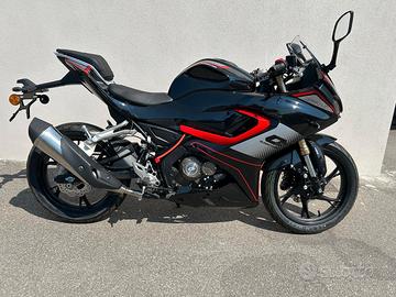 Qj Motor SRK 125 R -- Colore NERO