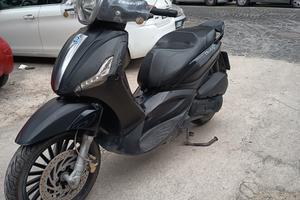 Beverly 300 anno 2015