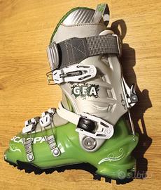 Scarpone scialpinismo di SCARPA modello Gea verde
