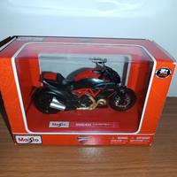 Ducati Diavel Carbon 1:18 Maisto Dealers