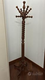 Appendi abiti in legno