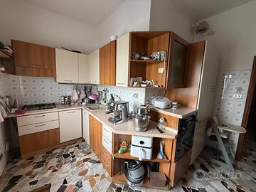 Mobili cucina e divano