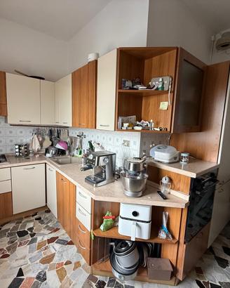Mobili cucina e divano