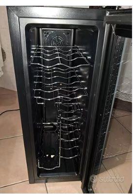 Cantinetta vini con display digitale