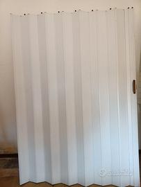 Porta a soffietto in pvc di colore bianco