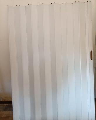 Porta a soffietto in pvc di colore bianco
