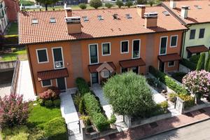 VILLA A SCHIERA A CALDIERO