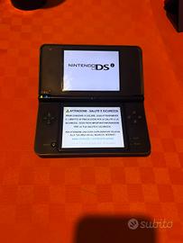Nintendo DSi XL con caricatore