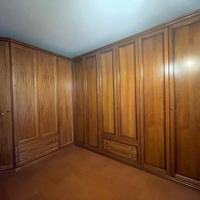 ARMADIO ANGOLARE IN LEGNO MASSICCIO A 10 ANTE