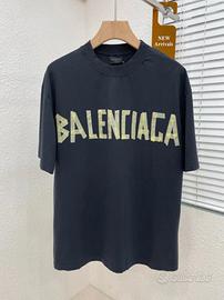 Manica corta con stampa a lettere, nera