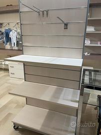 Arredamento per negozio