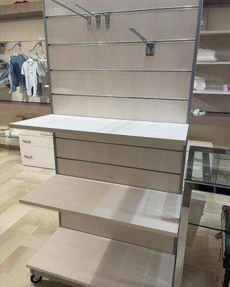 Arredamento per negozio