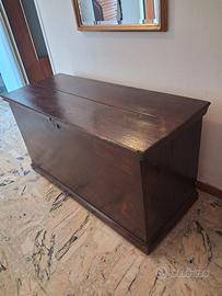 cassapanca legno scuro 