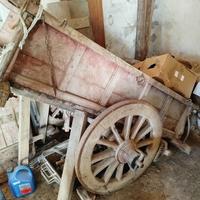 antico carro agricolo in legno