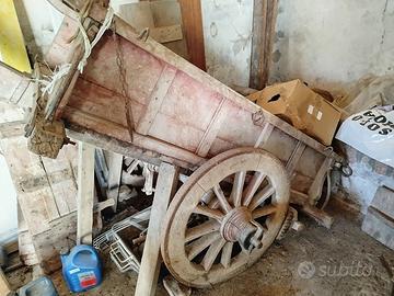 antico carro agricolo in legno