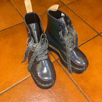 Dr. Martens Vegan Rainbow
