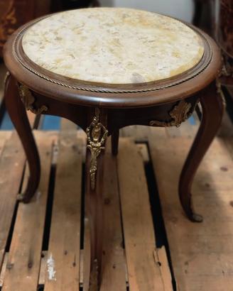 Tavolino rotondo con piano in marmo e bronzi