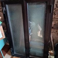 Finestra in alluminio nero