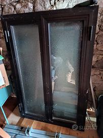 Finestra in alluminio nero